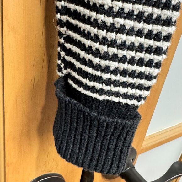 Black & White Banana Republic Button Up Cardigan -Size Small - Picture 7 of 8